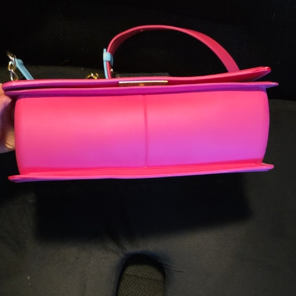 Hard Case Shoulder/Crossbody Quilted Chain Bag - Picture 4 of 10